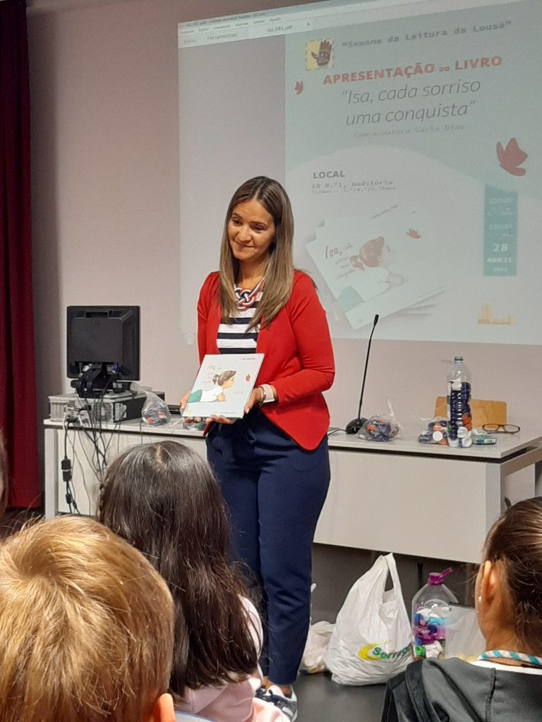 Apresentação do livro “Isa, cada sorriso uma conquista” pela autora Carla Dias